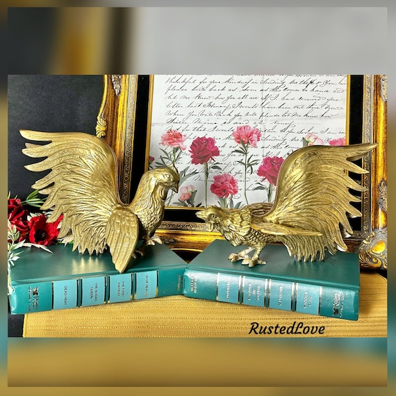 Vintage Fighting Rooster / Brass Roosters / Mid Century Modern / Vintage Fighting Cock Statues / Shabby Chic / Kitchen Decor / Rooster Pair