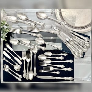 International Silver Orleans Flatware Set 112 Pieces 12 Place Settings