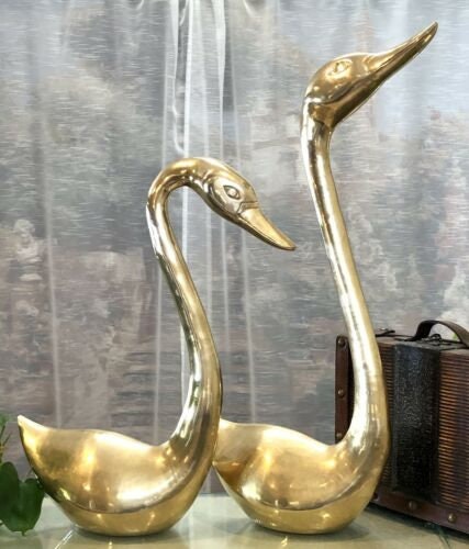 Vintage Brass Swans / Pair of Large Swans /mid Century Modern / Beach Decor  / Gold Bird Sculptures / Solid Polished Brass / Vintage Birds 