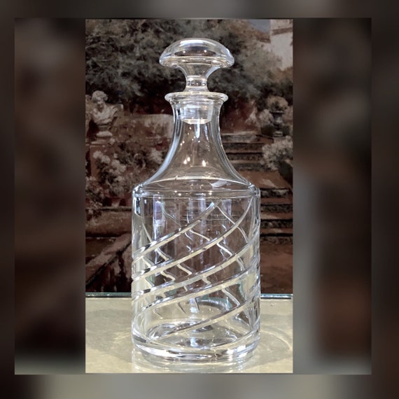 Elegant Decanter / Cut Glass / Swirl Cut Decanter / Vintage Barware / Mid Century Modern / Bar Decanter / Whiskey Decanter / Heavy Decanter