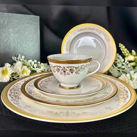 Royal Doulton Belmont Gold Dishes / Belmont Royal Doulton Dishes / Vintage Royal Doulton Belmont Bone China Dishes / NOS - 5 piece Set *