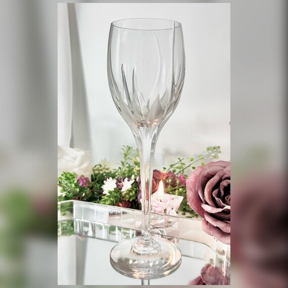 Mikasa Flame D'Amore Imperial Goblet – Frosted Swirls, Blown Glass