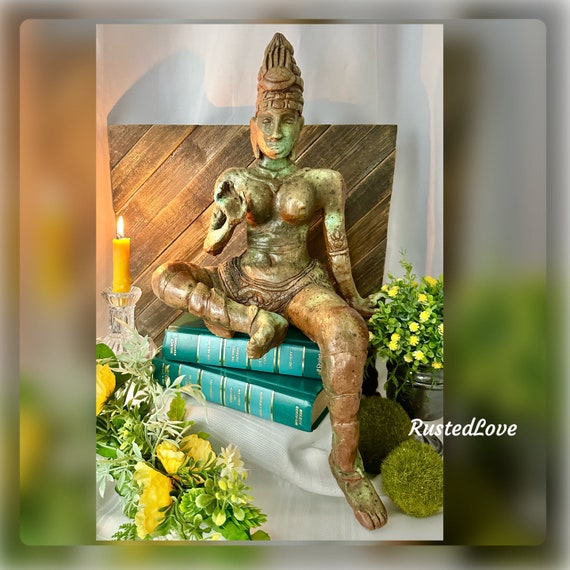 Hindu Parvati Hand Crafted Statue / Vintage Clay Sitting Shelf India Parvati Goddess. / Hindu Clay Statue Shelf Statue / Hand Crafted Statue