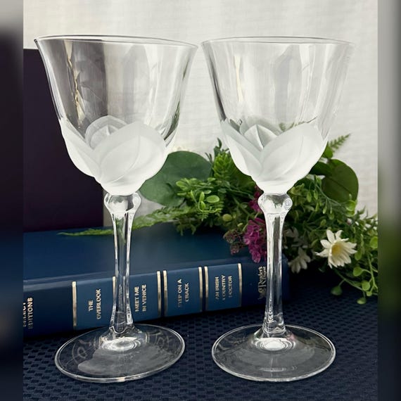 Florence Cristal D’Arques-Durand Water Glasses / Frosted Petal Florence Water Goblets / Arques Durand Florence Water Glasses / Water Goblets