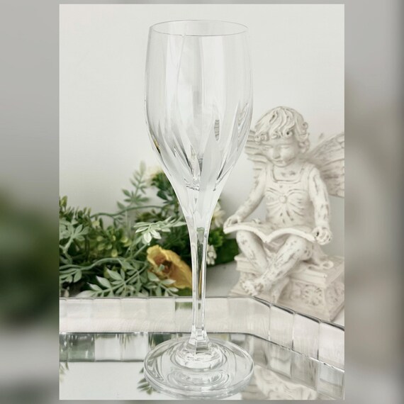 Vintage Mikasa Flame D'Amore Wine Glass – Frosted Swirl Design
