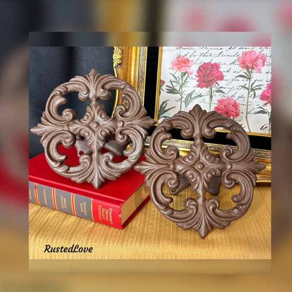 2 Large Drapery Medallion Cast Iron Curtain Tie backs / Curtain Holdbacks / Vintage Metal Curtain Tie back / Medallion Drapery Iron Tie back