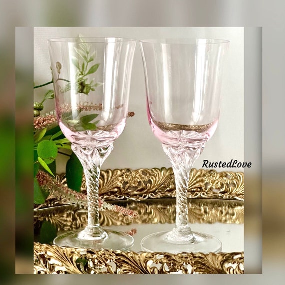 Saski Pink Hawthorne Wine Glasses / Pink Saski Twisted Stem Hawthorne Glasses / Hawthorne Pink Wine Glasses / Saski Pink Wine Glasses