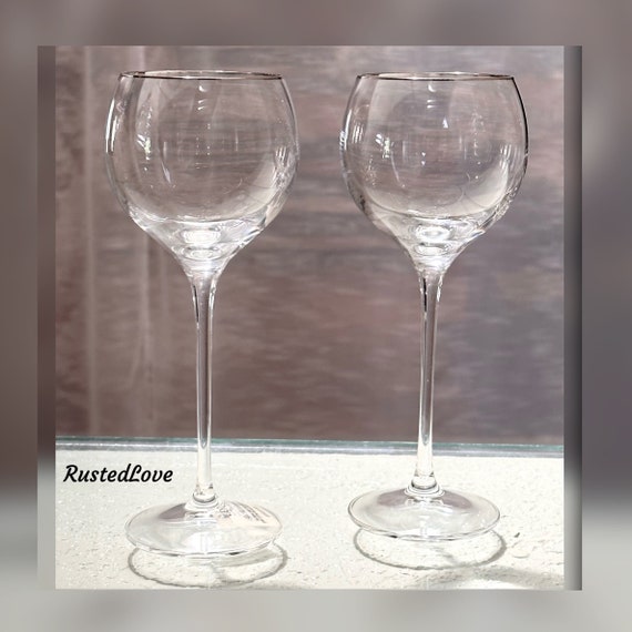 Set of 6 White Square Shaped Wine Glasses with Gold Rim - Curated