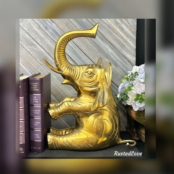 Brass Elephant Statue / Vintage Brass Sitting Elephant / Trunk Up Good Luck Elephant / Sitting Brass Elephant Statue / Brass Elephant Figure
