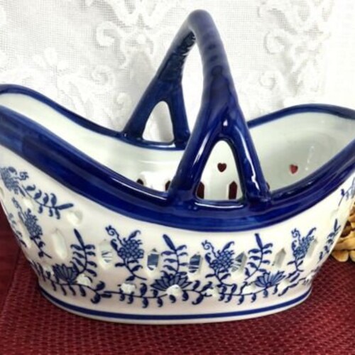 Blue Onion Ceramic Basket Decorative planter Blue and white Oriental outlet Container