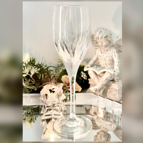Vintage Mikasa Flame D'Amore Wine Glass – Frosted Swirl Design