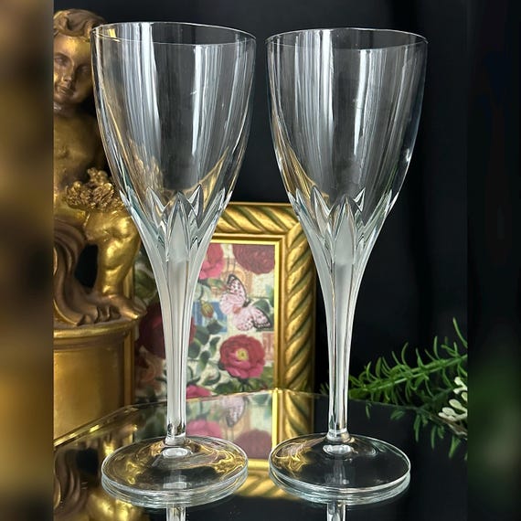 Megeve Taille Corolle Wine Glasses / Cristal D'Arques-Durand Wine Glasses / Mageve Taille Corolle Wine Glasses / Vintage Arques-Durand Wine