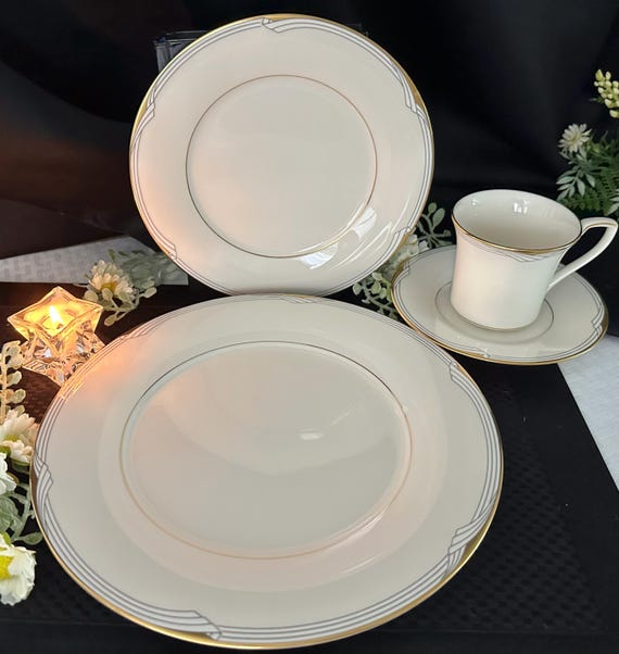 Noritake Golden Cove 4 Piece Place Setting Ivory Gold China