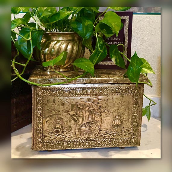 Vintage Brass Coal Box / Antique Tinder Box / Brass Kindling Scuttle Box / Decorated Ship Hearth Box / Embossed Box / Antique Wood Holder