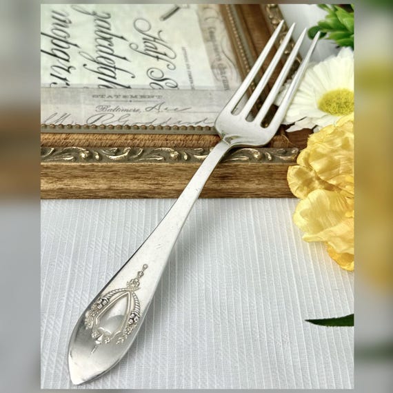 Lunt Mount Vernon Sterling Silver Fork 7 1/8" Replacement  No Monogram Antique Flatware