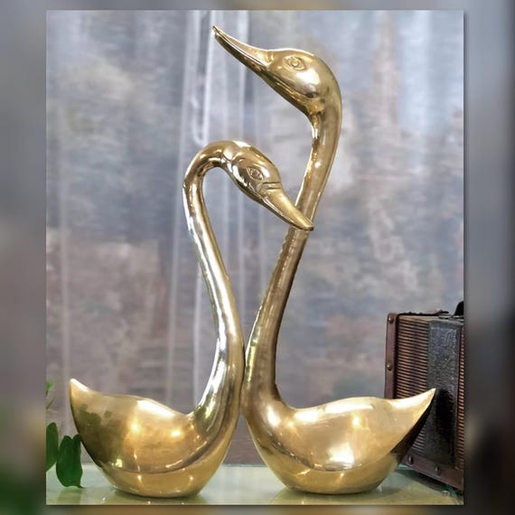 Vintage Brass Swans / Pair of Large Swans /Mid Century Modern / Beach Decor / Gold Bird Sculptures / Solid Polished Brass / Vintage Birds