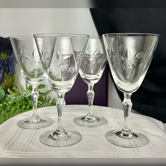 Fostoria Sweetheart Rose Water Glasses / 1960's Etched Roses Goblets / Fostoria Vintage Water Glasses / Sweetheart Rose Water Glasses