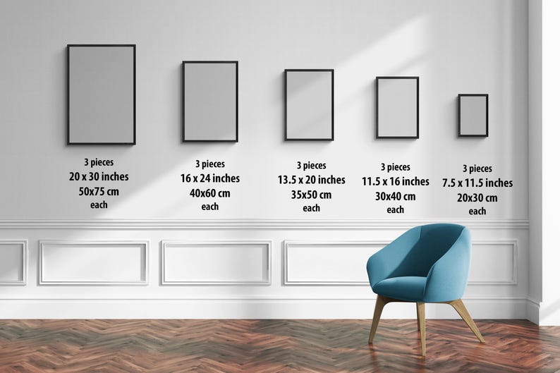 Puede incluir: Cinco impresiones sobre lienzo enmarcadas de diferentes tama&ntilde;os, que van desde 7,5 x 11,5 pulgadas hasta 20 x 30 pulgadas, se muestran en una pared blanca con z&oacute;calo blanco. Los marcos son negros y los lienzos son blancos. Un sill&oacute;n azul se encuentra frente a la pared.