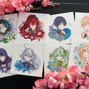 Peut inclure: Huit impressions aquarelle représentant des personnages de style anime avec des accents floraux. Chaque impression présente un personnage différent avec une palette de couleurs unique et un motif floral. Les impressions sont toutes carrées et ont un fond blanc.