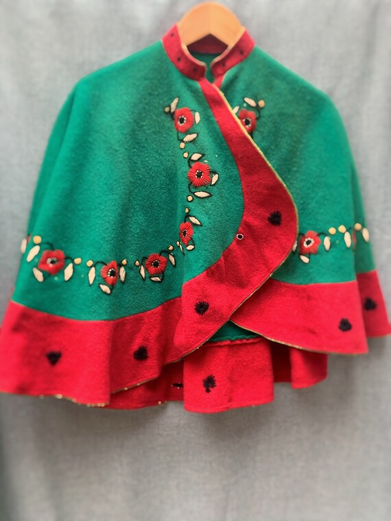 Vintage green cape 1930s/40s hand embroidered