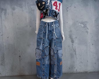 Vaqueros unisex Levis rediseñados con corte recto y parches anchos.