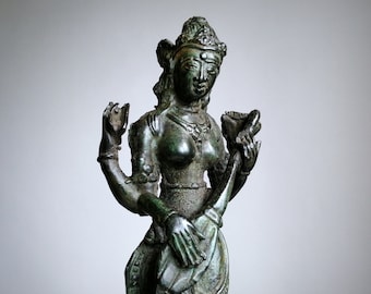 Saraswati statue