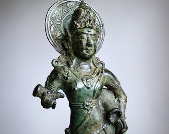 Bodhisattva statue (with a jug)