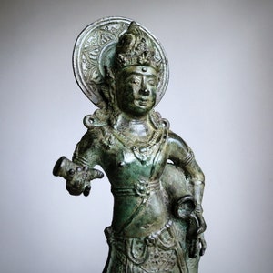 Bodhisattva statue (with a jug)