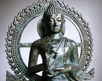 Buddha statue, large
