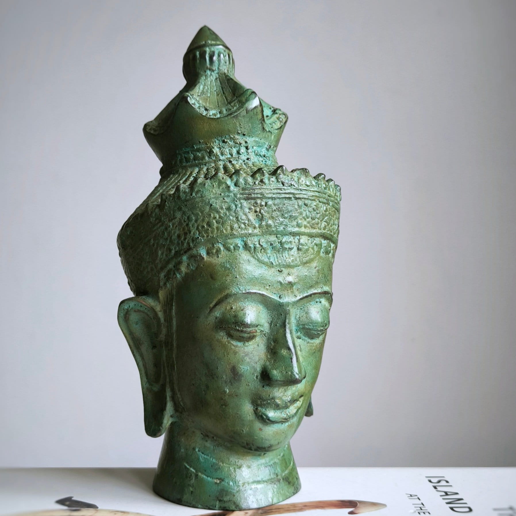 ブッダガヤ 仏頭 壁彫刻壁飾りアジア仏教美術仏像芸術的ブッダヘッド