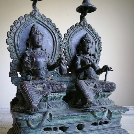 The Buddhist deities Bodhisattva and Tara, Antique statue
