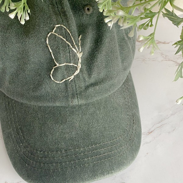 Gorra de béisbol bordada a mano con mariposa angustiada/sombrero bordado a mano/sombrero floral/regalo de cumpleaños/regalo para mujeres/bordado floral/navidad