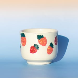 Kleine Erdbeer Espresso Tasse | 925er | Spülmaschinenfest Handglasiert