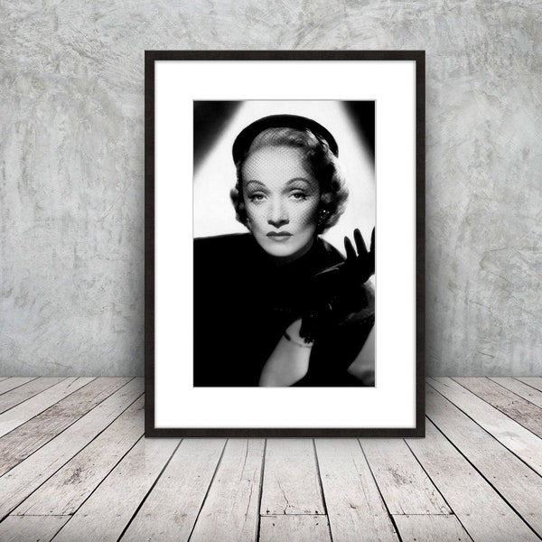 Marlene Dietrich, hochwertiges Bild mit Rahmen & Passepartout, gerahmtes Poster 50x70cm schwarz-weiß Foto Wandbild Hollywood-Legenden, Stars