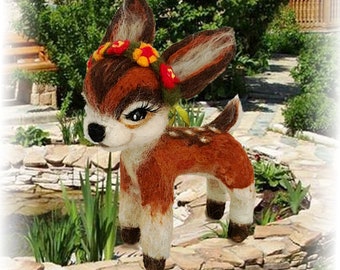 Süße Reh Bambi aus Filz. Nadel gefilztes Tier Glückssymbol, weiblich & männlich Hirsch. Personalisierte MariRich Geschenk für Tierliebhaber