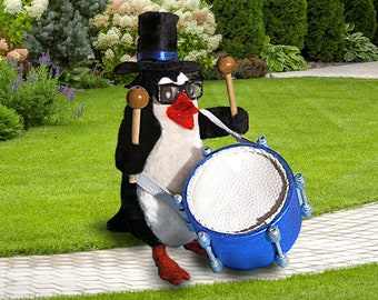 Pingouin feutré à l'aiguille avec grand tambour. porte-bonheur, symbole de chance. les jouets d'enfants. Cadeau amoureux des animaux personnalisé de MariRich