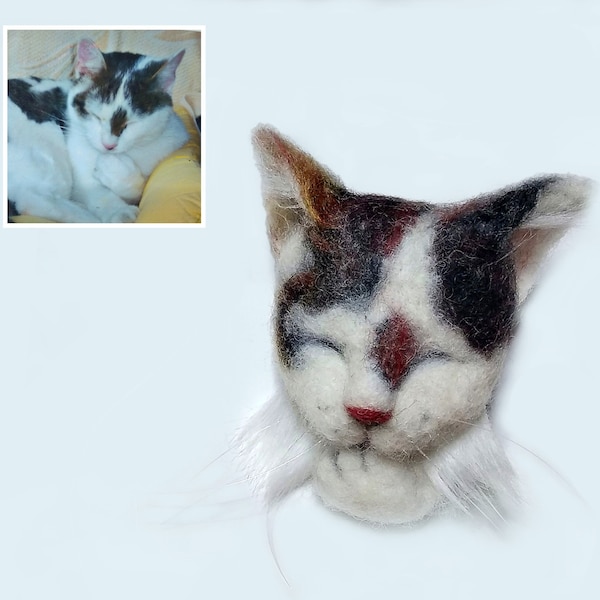 Gray-white-beige felt cat, sleeping cat head with paw, cat brooch, fashion trend 2022-23. MariRich gift for cat lovers