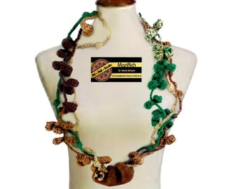 Faultier aus Filz als Halskette, braune Faultier-Anhänger oder Wohndekor- Seltsame Schmuck. Lustiger, Nadelgefilzter Geschenk von MariRich