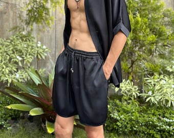 The Basic shorts black satin