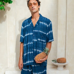 IKAT mens v-neck shirt tie-dye