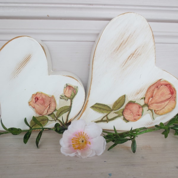 2 Holzherzen asymmetrisch weiß-rosa 11+14 cm, Herz-Duo Holz Serviettentechnik mit Rosen, Geschenk Hochzeitsherzen, Muttertag Herzen Shabby