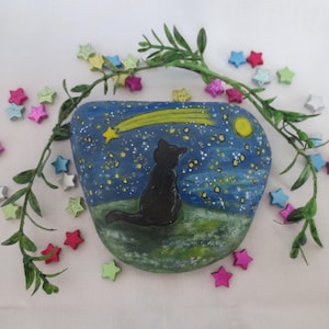 Trauerstein Katze ca. 8x7 cm mit Sternschnuppe, Gedenkstein, handbemalter Stein, Grabschmuck Tier, Katze unter Sternenhimmel, Andenken Katze
