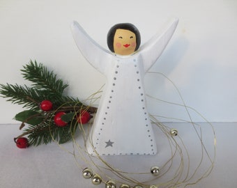 Holzengel weiß 11x6, Advents- und Weihnachtsdeko Engel mit Silberstern, Deko Advent, Schutzengel, Weihnachtsengel schwarzhaarig, Engelfigur