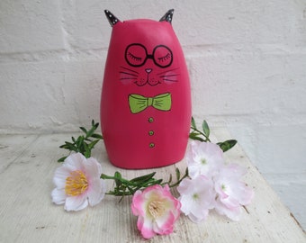 witzige Katze pink 13x8 cm, Katzentier mit Brille, Dekokatze moderne Form, Geschenk Katzenfreunde, süße Katzenfigur, kugelrunde Holzkatze