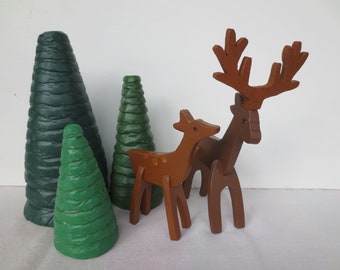 5er Deko rustikal 3 runde Tannen 11-19 cm + 2 Rentiere, Winterdeko Holz Tannenbäume und Rentiere, Weihnachten Deko Rentier- und Baumgruppe