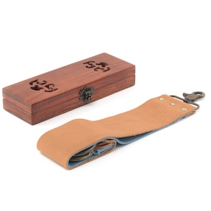 AP Donovan Professional 7/8 razor with mahogany wooden handle including practical wooden box with strop grinding paste image 4