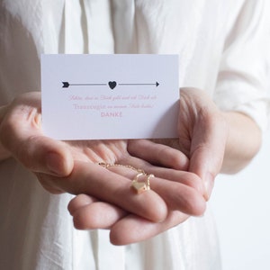Tarjeta de agradecimiento para dama de honor, más brazalete de corazón dorado o plateado, más envoltura de regalo con pegatina de agradecimiento.