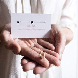 Trauzeugin Danke sagen - Karte plus Herz Armband in gold oder silberfarben plus Geschenkverpackung mit Thank You – Sticker.