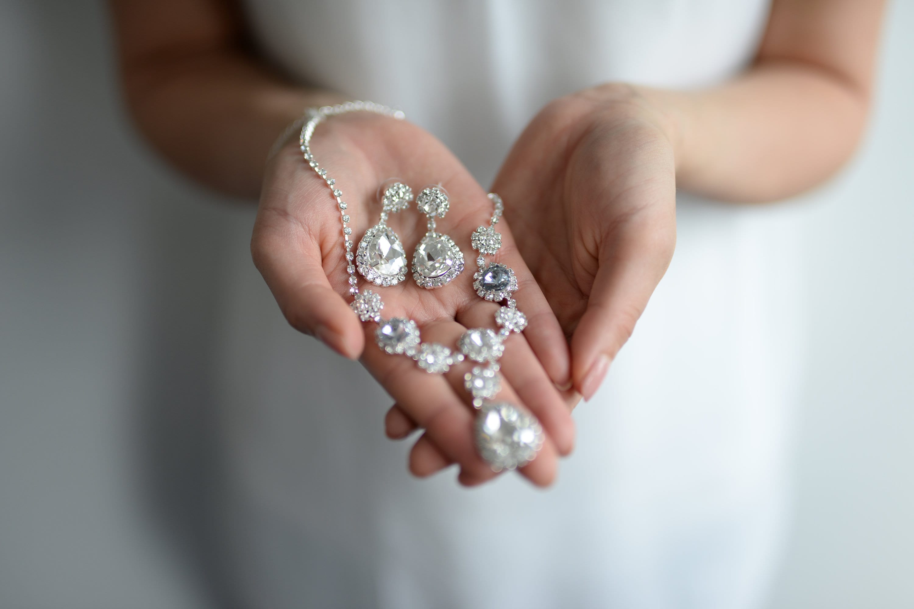 Set Collana E Orecchini Con Strass A Grappolo - Gioiello Elegante Per Matrimoni E Serate Speciali - Foto 2