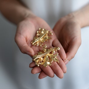 Haarschmuck Schmetterling und Blätter 2x Goldene Haarclips mit Schmetterling Blätter kleinen Zierperlen und Strass Steinen Bild 4